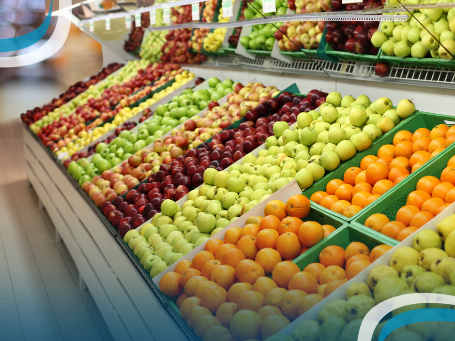 Variedade de frutas frescas em supermercado