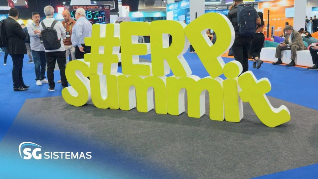 Letreiro colorido do evento ERP Summit